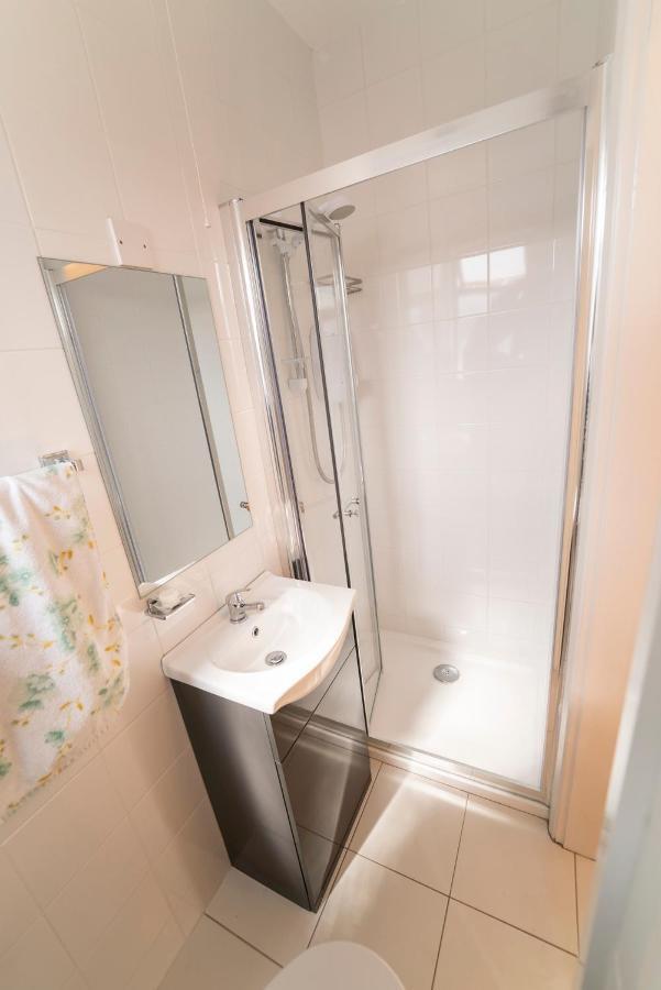 Charming City Centre Guest House Голуэй Экстерьер фото